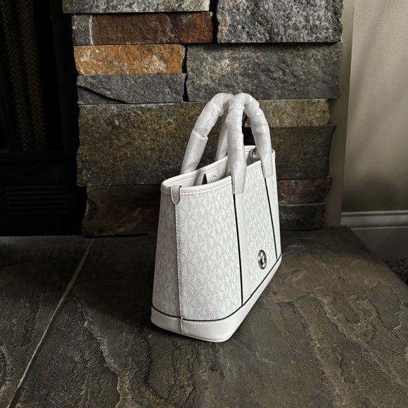 NWT Michael Kors Luisa Small Satchel - Picture 5 of 14